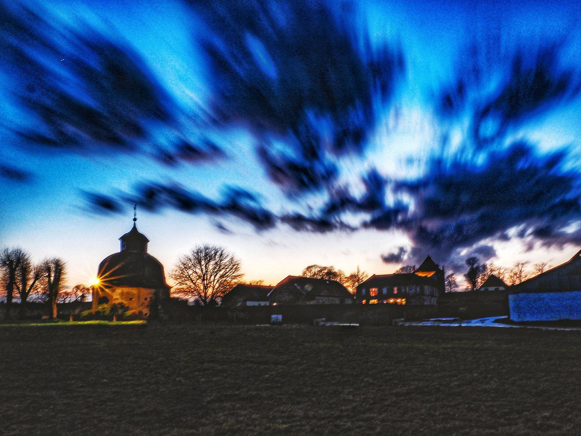 PSX_20200201_220211-1920w